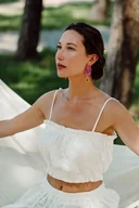 Koszule damskie - Bawełniany haftowany crop top z falbanką, WHITE ELIZA - miniaturka - grafika 1