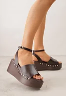 Sandały damskie - Ciemnobrązowe Sandały na Koturnie i Platformie Ozdobione Nitami Rhethe - miniaturka - grafika 1