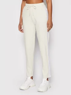 Calvin Klein Jeans Spodnie dresowe J20J218731 Beżowy Regular Fit - Spodnie sportowe damskie - miniaturka - grafika 1