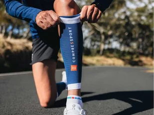 COMPRESSPORT Opaski kompresyjne na łydki R2V3 estate blue - Pozostały sprzęt i akcesoria do ćwiczeń - miniaturka - grafika 6