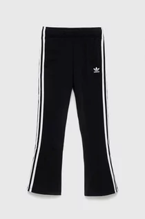 Spodnie i spodenki dla dziewczynek - Adidas Originals spodnie dresowe dziecięce kolor czarny z aplikacją - adidas Originals - grafika 1