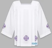 Szaty liturgiczne - Komża kapłańska haftowana - wzór: Krzyż (fioletowy) - miniaturka - grafika 1