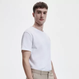Koszulki męskie - Reserved - T-shirt regular z dzianiny pique - Biały - grafika 1