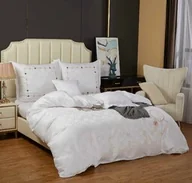 Pościel - Spod Igły I Nitki Pościel atłasowa z haftem 220x200 biała AT012 - miniaturka - grafika 1