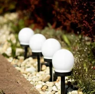 Lampy ogrodowe - LAMPKI SOLARNE LAMPY OGRODOWE WBIJANE MOCNE LAMPA LED KULE BIAŁE - miniaturka - grafika 1