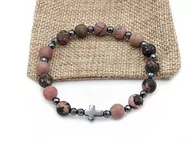 Bransoletki - Bransoletka różaniec na rękę rodonit różowo czarny sakwa - miniaturka - grafika 1