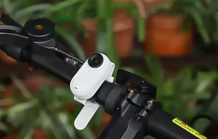 Osłona silikonowa z paskiem Sunnylife dla Insta360 GO 3 - Biała (IST-ZD588-B) - Akcesoria do drona - miniaturka - grafika 4