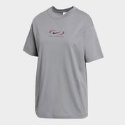 Koszulki i topy damskie - NIKE T-SHIRT SS W NSW TEE BF PRNT SWSH - Nike - miniaturka - grafika 1
