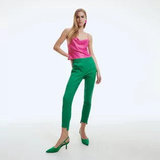 Spodnie damskie - Reserved Cygaretki z elastyczną talią - Zielony - grafika 1