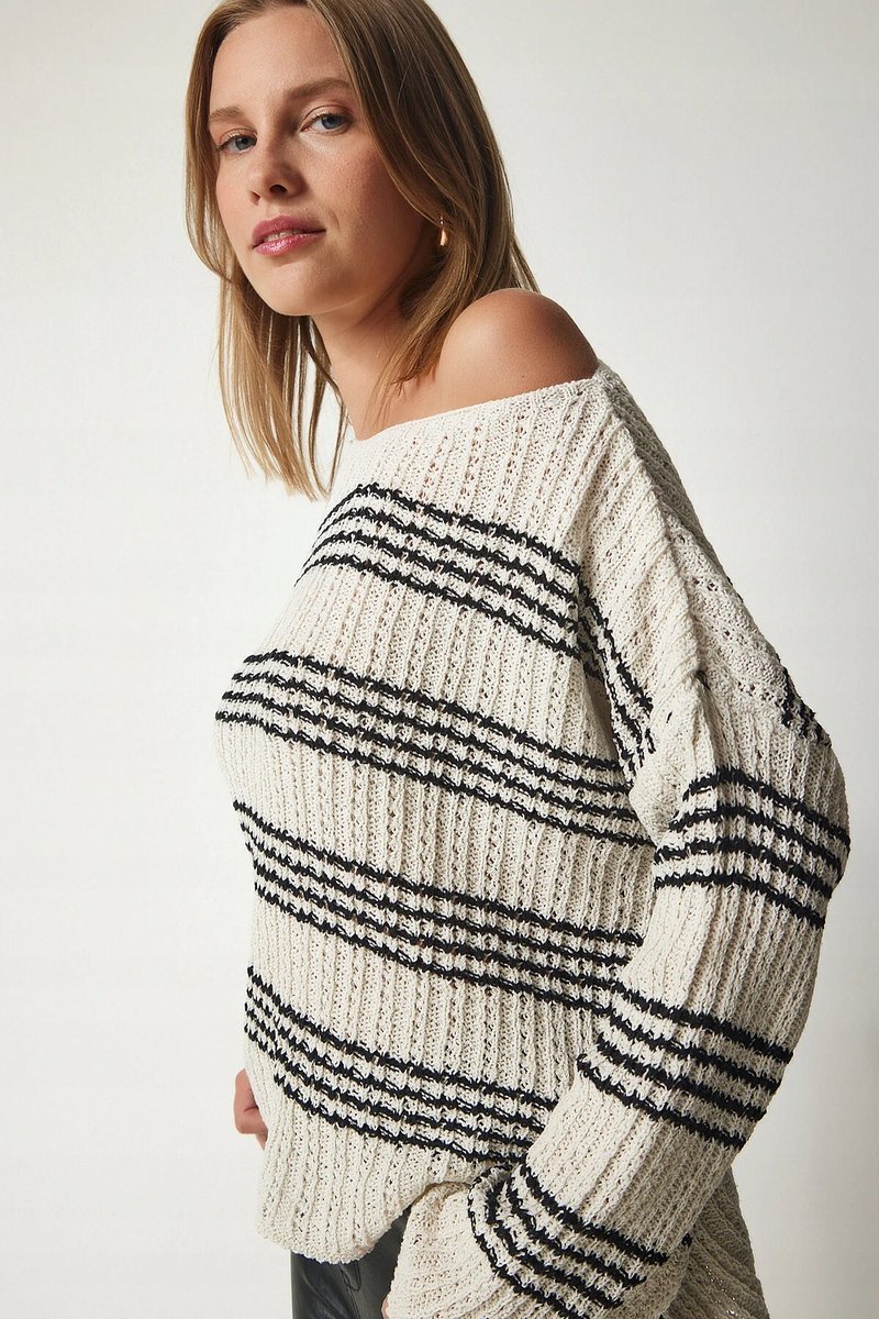 SWETER DAMSKI Z DZIANINY W PASKI O LUŹNYM FASONIE 5HA*