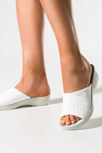 Białe klapki damskie Inblu sanitarne medyczne skórzana wkładka soft PL000045-CA - Klapki i japonki damskie - miniaturka - grafika 1