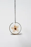 Naszyjniki - Naszyjnik z prawdziwym kwiatem wiśni - miniaturka - grafika 1