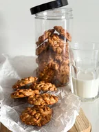 Ciastka - Ciastka z orzechami w pudełku, 500g - miniaturka - grafika 1