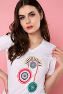 Koszulki i topy damskie - T-shirt z kolorowym wzorem - QUIOSQUE - miniaturka - grafika 1