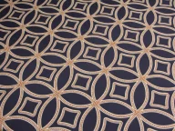 Obrusy i serwetki - Kwadratowy bawełniany obrus plamoodporny granatowego koloru z wzorem Kręgi - miniaturka - grafika 1