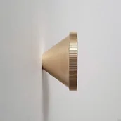 Wieszaki i stojaki - Wieszak ścienny Connie M W Mosiężny Szczotkowany Nielakierowany - miniaturka - grafika 1