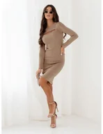 Sukienki - Dzianinowa sukienka z wycięciem PRISI - cappuccino mocca - miniaturka - grafika 1