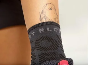 COMPRESSPORT Skarpetki do biegania długie ProRacing Socks v3.0 BLACK EDITION 2020 czarne - Skarpetki sportowe męskie - miniaturka - grafika 3