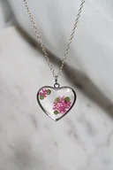 Naszyjniki - Naszyjnik, serce, kompozycja z kwiatów dzikiej marchwi - miniaturka - grafika 1