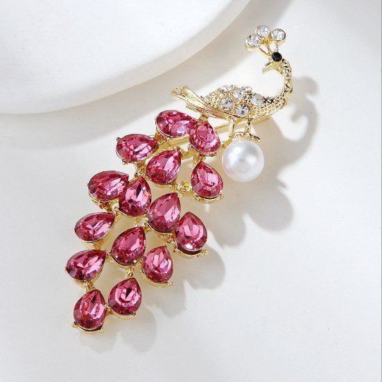 Uroczy ptak broszka paw z perłą różowy