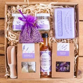 Zestawy upominkowe - KOSZ PREZENTOWY PREZENT UPOMINEK lawendowy syrop napar dla niej kobiety Mamy Babci Nauczycielki LAWENDA - miniaturka - grafika 1