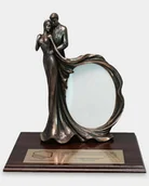 Ramki na zdjęcia - Ramka na Zdjęcie Ślubne z Figurą Zakochanych na Tablo z Dedykacją - miniaturka - grafika 1