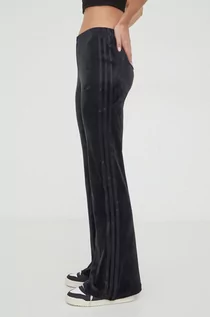 Spodnie damskie - adidas Originals spodnie dresowe welurowe Velvet kolor czarny gładkie IT9661 - grafika 1