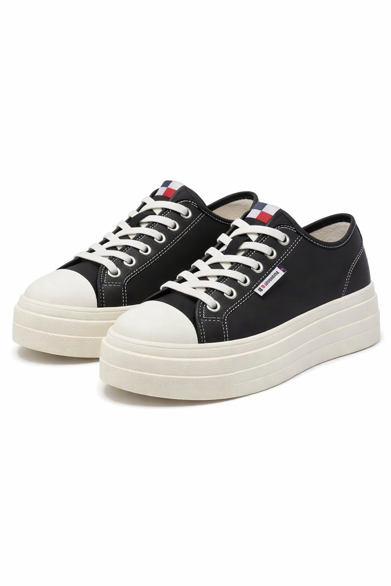 TOMMY JEANS CZARNE TRAMPKI DAMSKIE Z BIAŁĄ PODESZWĄ I LOGO 38 1I3A