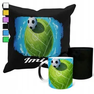 Gadżety dla niej i dla niego - ZESTAW KUBEK MAGICZNY ZMIENIAJĄCY KOLOR + POSZEWKA BOISKO PIŁKA NOŻNA+ IMIĘ - miniaturka - grafika 1