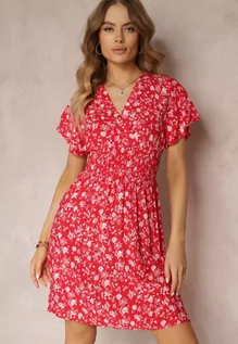 Sukienki - Czerwona Wiskozowa Sukienka Mini w Kwiaty z Gumką w Talii i Kopertową Górą Joslena - grafika 1