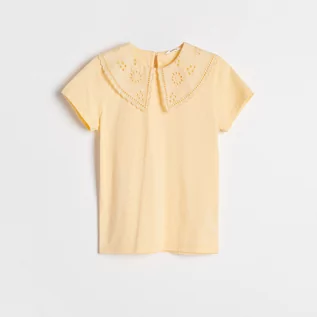 Koszulki dla dziewczynek - Reserved Reserved - T-shirt z ażurowym zdobieniem - Beżowy - grafika 1