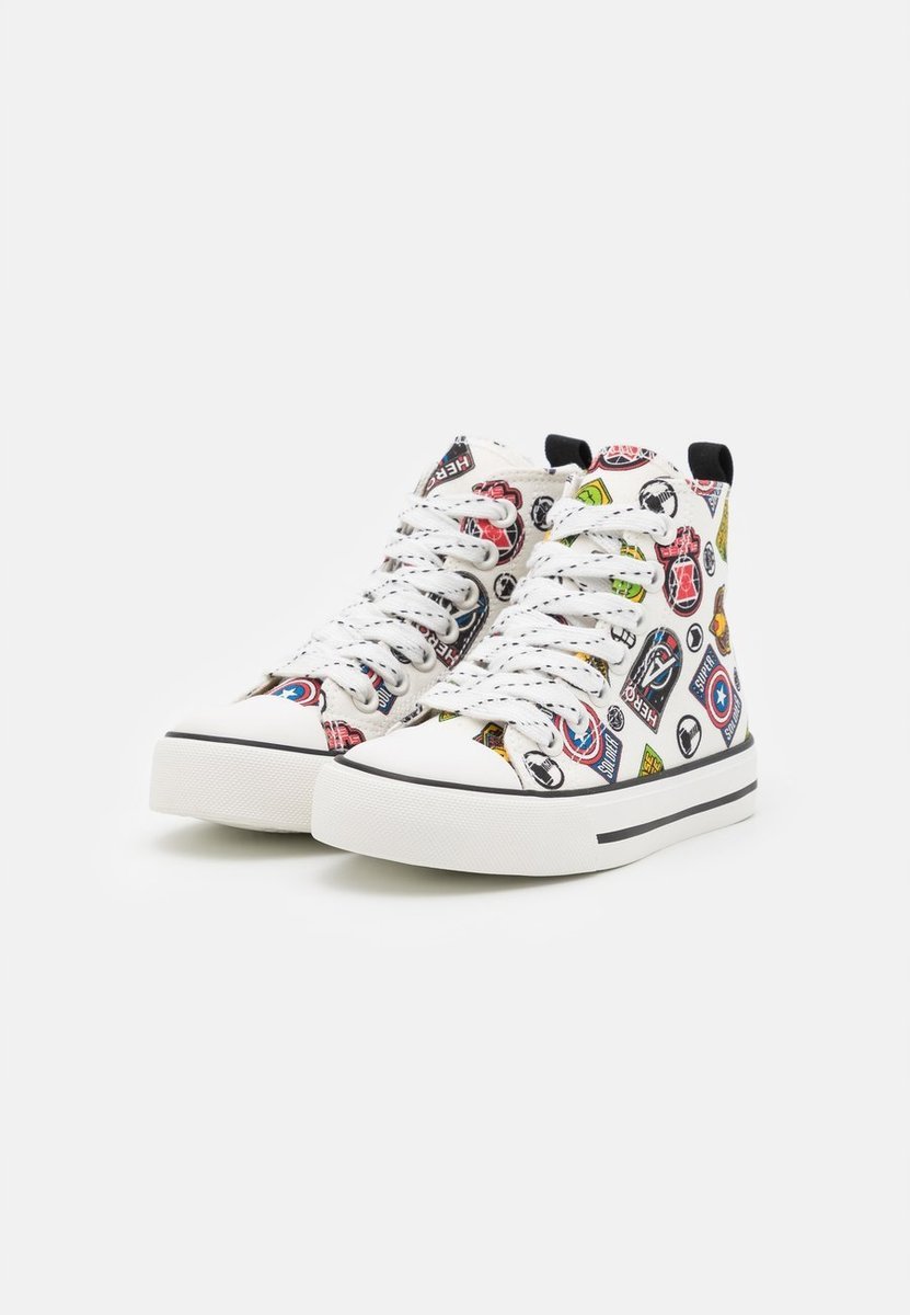 FRIBOO MARVEL AVENGERS TRAMPKI DZIECIĘCE 30 1KCZ