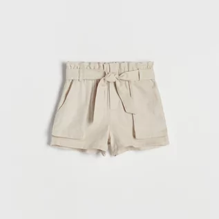 Spodnie i spodenki dla dziewczynek - Reserved - Szorty paperbag z paskiem - Beżowy - grafika 1