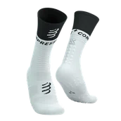 Skarpetki sportowe męskie - COMPRESSPORT Skarpetki kompresyjne do biegania MID COMPRESSION SOCKS V2.0 white/black - miniaturka - grafika 1