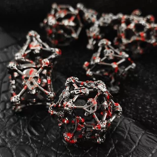 Kostki Rpg Krwawe Katakumby Zestaw 7 Metalowych Kości - Akcesoria do gier planszowych - miniaturka - grafika 1
