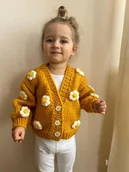 Swetry dla dziewczynek - Hit 2024 roku sweterek z kwiatkami 3D - miniaturka - grafika 1