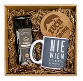 Zestawy upominkowe - Zestaw na prezent dla chłopaka "Zuch chłopak" z herbatą Śmieszny kubek 330 ml na prezent dla męża, taty i brata - miniaturka - grafika 1