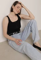 Koszulki i topy damskie - Czarny Prążkowany Top na Szerokich Ramiączkach z Bawełny Zdobiony Guzikami Bernella - miniaturka - grafika 1