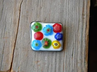 Kwiaty na bieli - broszka - Broszki - miniaturka - grafika 1