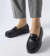 Mokasyny damskie - Czarne mokasyny z klamerką na koturnie Lionella-41 - miniaturka - grafika 1