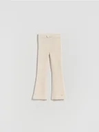 Bluzy dla dziewczynek - Reserved - Dzianinowe spodnie flare - kremowy - miniaturka - grafika 1