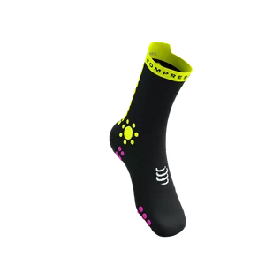 COMPRESSPORT Skarpetki do biegania trailowe ProRacing Socks V4 Trail black/safe yellow/neo pink - Skarpetki sportowe męskie - miniaturka - grafika 2