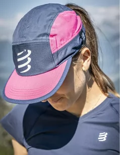 COMPRESSPORT Czapka biegowa 5 PANEL LIGHT CAP mood indigo/magenta - Czapki i chusty sportowe męskie - miniaturka - grafika 3