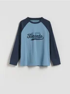 Bluzki dla chłopców - Reserved - Bawełniany longsleeve z nadrukiem - jasnoniebieski - miniaturka - grafika 1