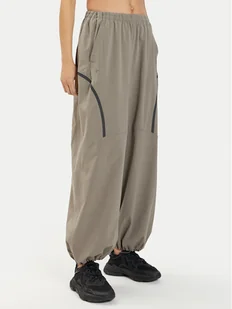 Under Armour Spodnie dresowe Ua Unstoppable Airvent Parachute Pant 1382740-200 Szary Loose Fit - Spodnie sportowe damskie - miniaturka - grafika 1