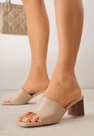 Klapki i japonki damskie - Ciemnobeżowe Eleganckie Klapki na Słupku z Otwartym Noskiem Kwadratowym Hippeis - miniaturka - grafika 1