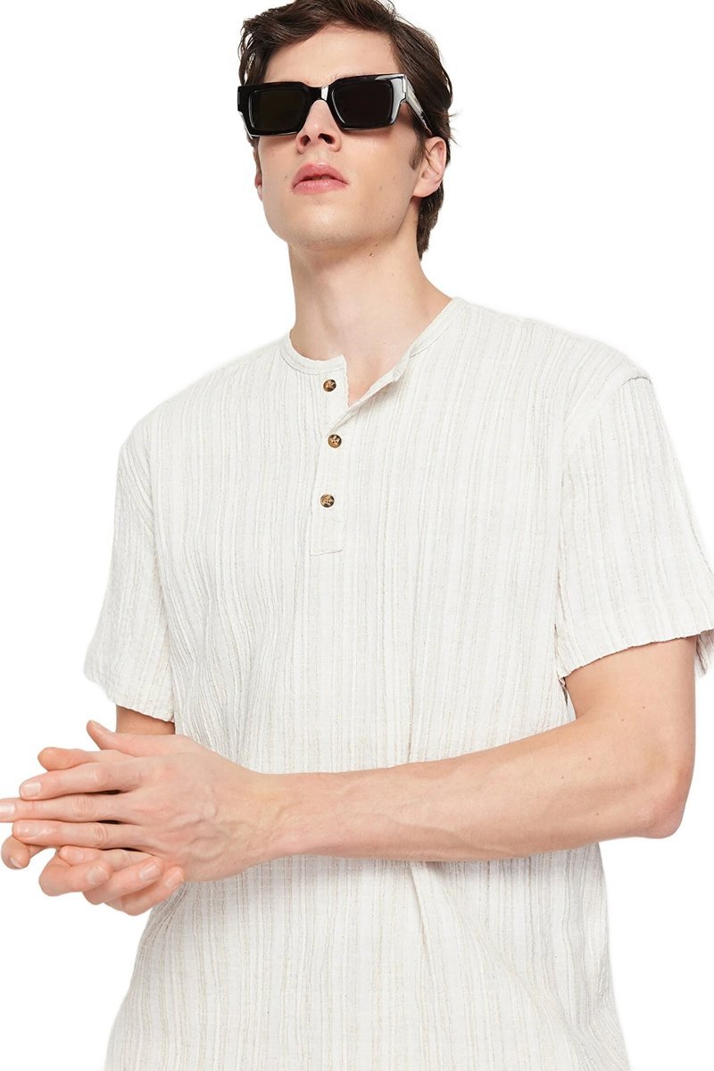 TRENDYOL MAN MĘSKA KOSZULA CASUAL Z KRÓTKIM RĘKAWEM I STÓJKĄ BEŻOWA M 5DA