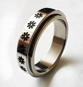 Pierścionki - Pierścionek antystresowy (obrotowy) – kwiatowy wzór - miniaturka - grafika 1