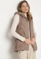 Kamizelki damskie - Ciemnobeżowa Casualowa Kamizelka z Kapturem i Pikowanymi Przeszyciami Caletta - miniaturka - grafika 1