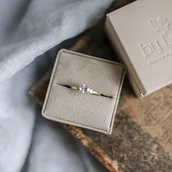 Pierścionki - Pierścionek z okrągłym topazem Blue & Sky - miniaturka - grafika 1